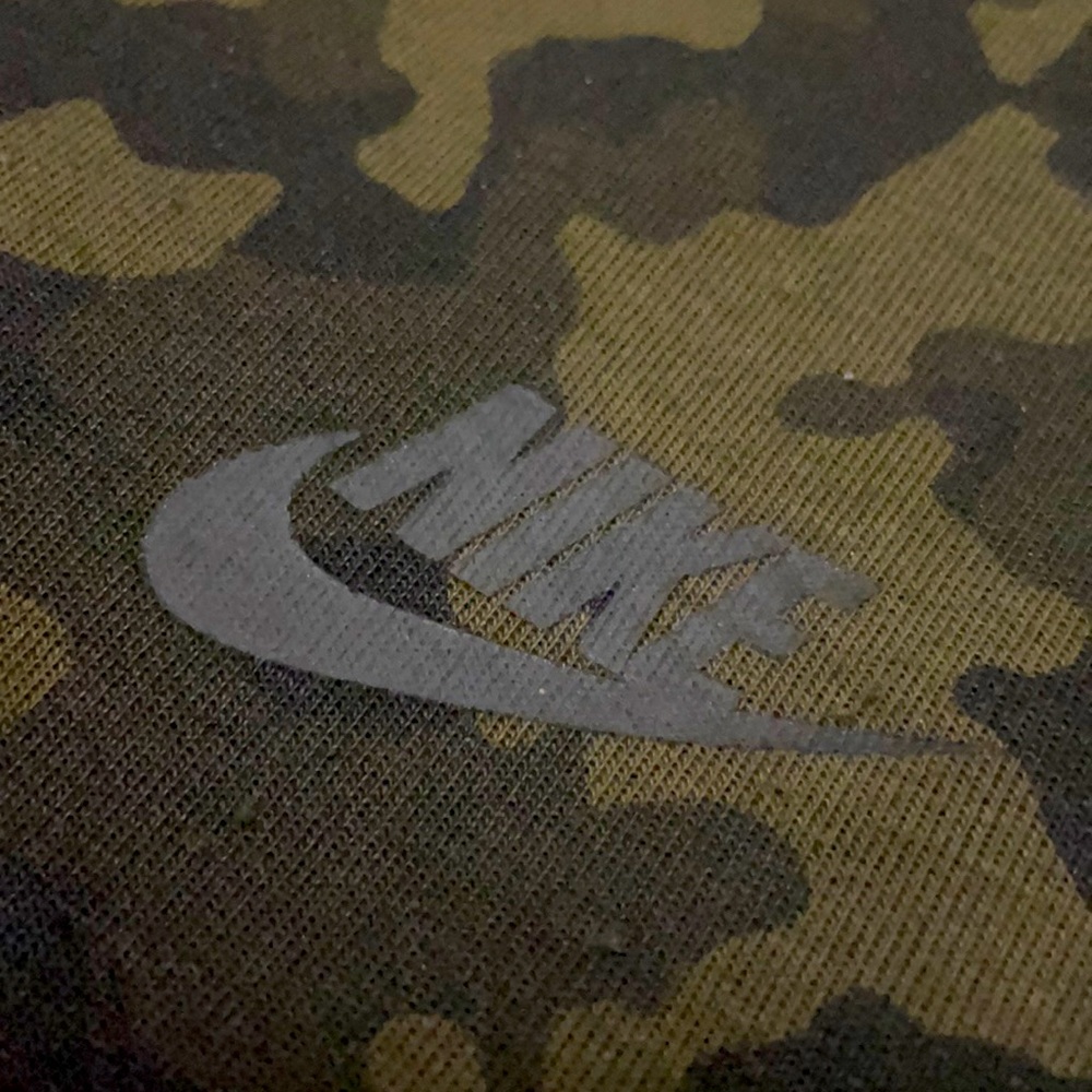 NIKE CAMO RUNNER SWEATPANTS (L)